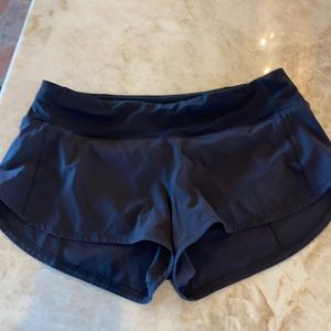 Lululemon black speed up 2.5